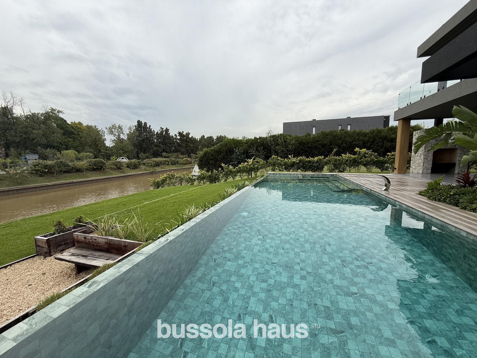 4-Bedroom House by the River in El Yacht Nordelta