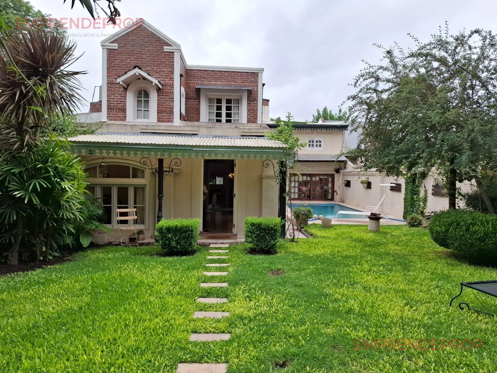 Hermosa casa en San Vicente con parque y pileta